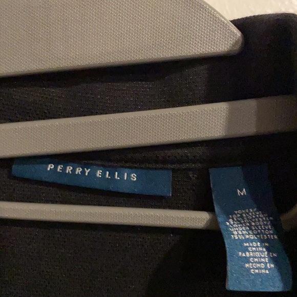 Perry Ellis long  sleeve collared shirt
Please view pictures - Picture 4 of 8
